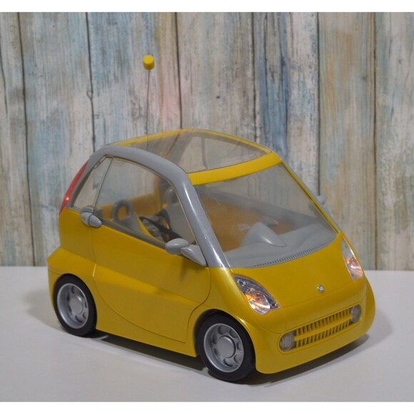 Bratz Tokyo A Go-Go RC Cruiser Yellow Convertible WORKS - NO CONTROLLER - Picture 1 of 16